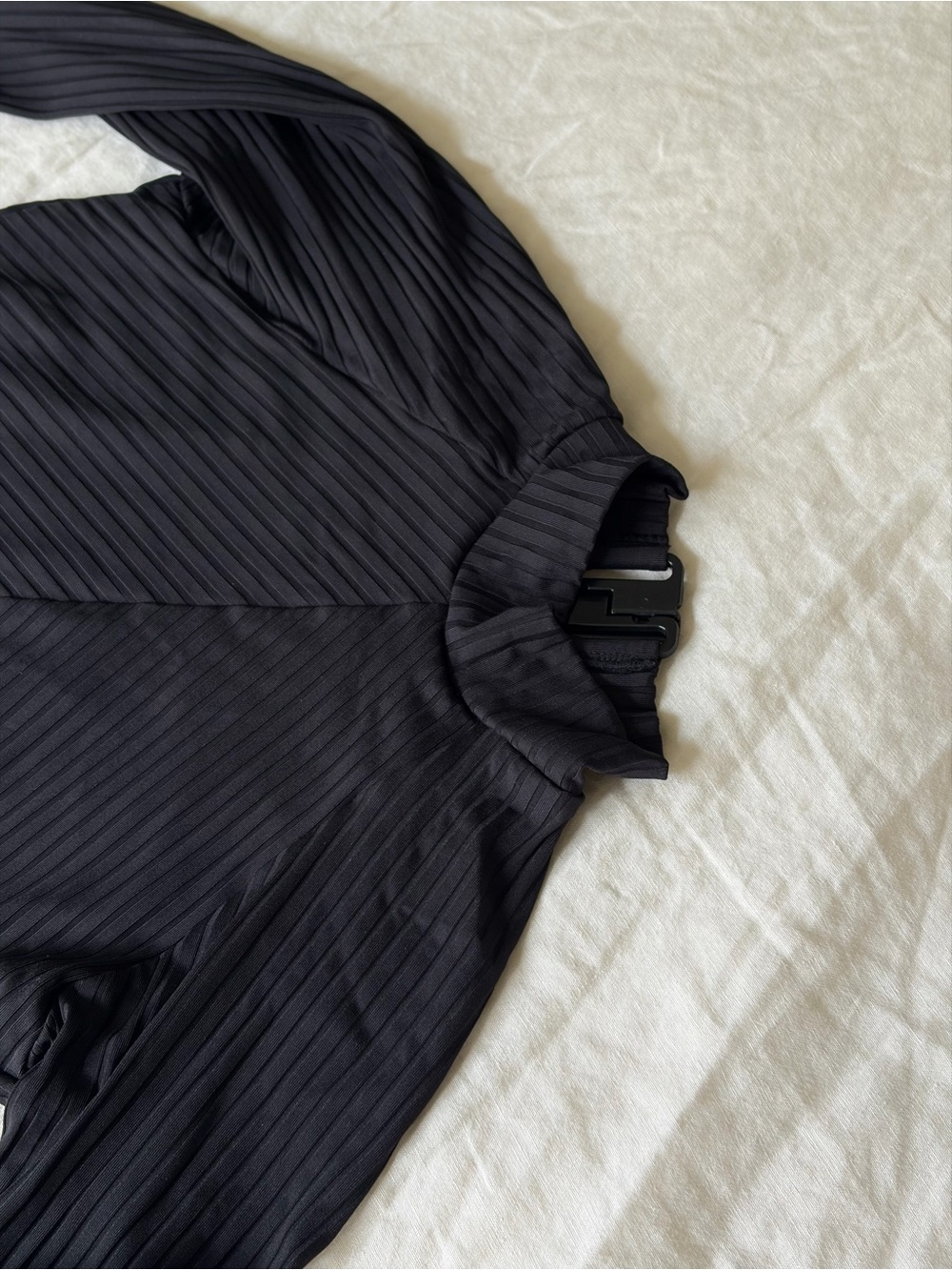 Rip Curl Black Ribbed Long-Sleeve Cutout Swimsuit SMALL - Picture 4 of 6